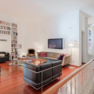 SOUS OFFRE !! Proximité du Châtelain : RDC 3 ch+ extérieurs + parking