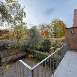 SOUS OFFRE !! Proximité du Châtelain : RDC 3 ch+ extérieurs + parking