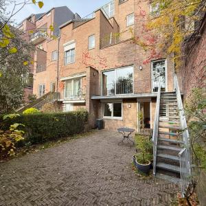 SOUS OFFRE !! Proximité du Châtelain : RDC 3 ch+ extérieurs + parking