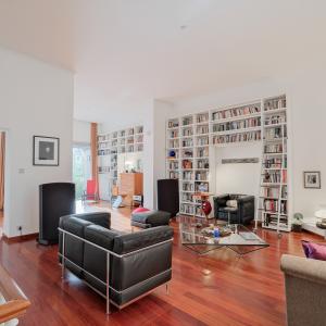 SOUS OFFRE !! Proximité du Châtelain : RDC 3 ch+ extérieurs + parking