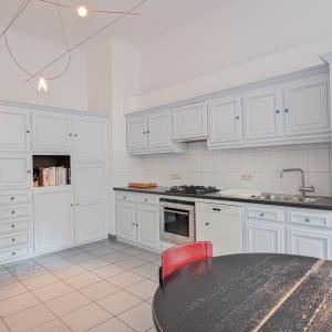 SOUS OFFRE !! Proximité du Châtelain : RDC 3 ch+ extérieurs + parking