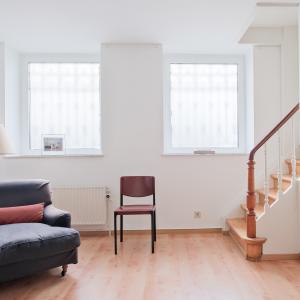 SOUS OFFRE !! Proximité du Châtelain : RDC 3 ch+ extérieurs + parking