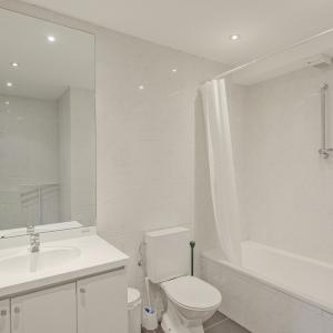 SOUS OFFRE !! Proximité du Châtelain : RDC 3 ch+ extérieurs + parking