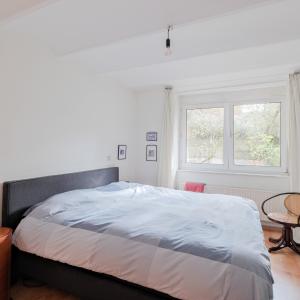 SOUS OFFRE !! Proximité du Châtelain : RDC 3 ch+ extérieurs + parking