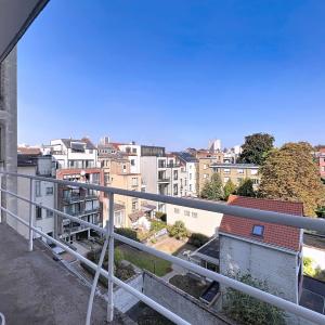 Place Stéphanie : Beau studio meublé + terrasse