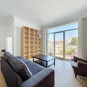 Place Stéphanie : Beau studio meublé + terrasse