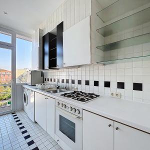 Place Stéphanie : Beau studio meublé + terrasse