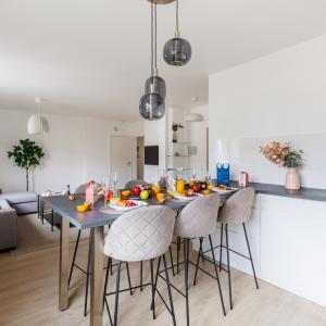 Cinquantenaire: bel appartement rénové 127m² terr, pk