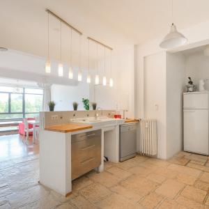 Louise/Châtelain: Magnifique appartement meublé