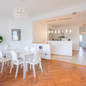 Louise/Châtelain: Magnifique appartement meublé