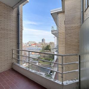 Bel-Air : Appartement 2 chambres rénové + terrasse + parking