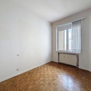 Bel-Air : Appartement 2 chambres rénové + terrasse + parking