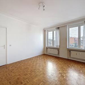 Bel-Air : Appartement 2 chambres rénové + terrasse + parking