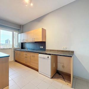 Bel-Air : Appartement 2 chambres rénové + terrasse + parking