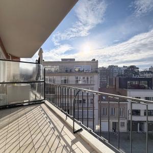 Bel-Air : Appartement 2 chambres rénové + terrasse + parking