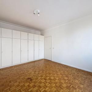 Bel-Air : Appartement 2 chambres rénové + terrasse + parking