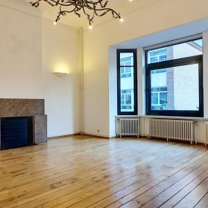 Chatelain : Superbe appartement 2 chambres + balcon