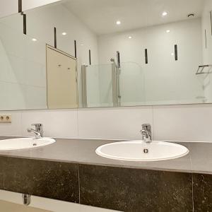 Chatelain : Superbe appartement 2 chambres + balcon