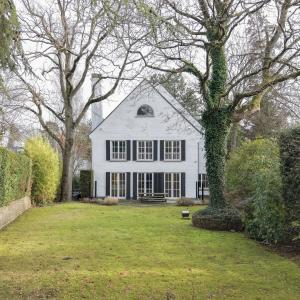 Leo Errera - Villa de 670 m² bruts, jardin & prof. libérale.