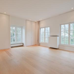 Leo Errera - Villa de 670 m² bruts, jardin & prof. libérale.