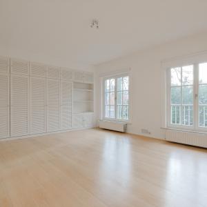 Leo Errera - Villa de 670 m² bruts, jardin & prof. libérale.