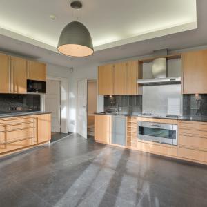 Leo Errera - Villa de 670 m² bruts, jardin & prof. libérale.