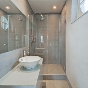 Leo Errera - Villa de 670 m² bruts, jardin & prof. libérale.