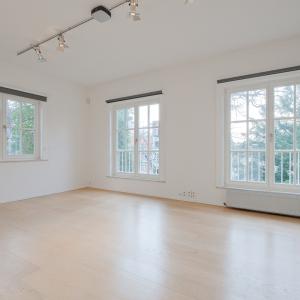 Leo Errera - Villa de 670 m² bruts, jardin & prof. libérale.