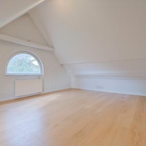 Leo Errera - Villa de 670 m² bruts, jardin & prof. libérale.