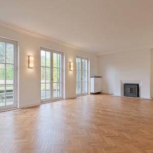 Leo Errera - Villa de 670 m² bruts, jardin & prof. libérale.