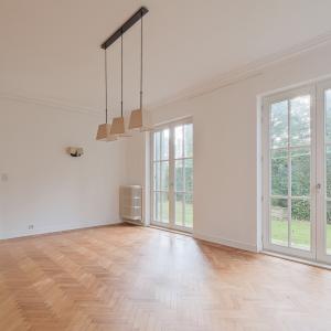 Leo Errera - Villa de 670 m² bruts, jardin & prof. libérale.