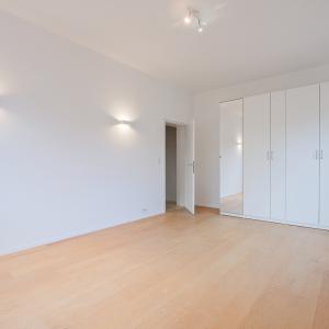 Leo Errera - Villa de 670 m² bruts, jardin & prof. libérale.