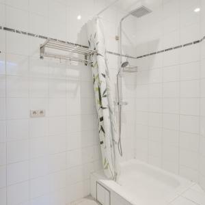 Botanique: Appartement de charme terrasse parking jardin