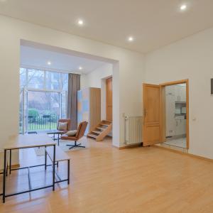 Botanique: Appartement de charme terrasse parking jardin