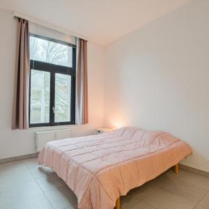 Botanique: Appartement de charme terrasse parking jardin