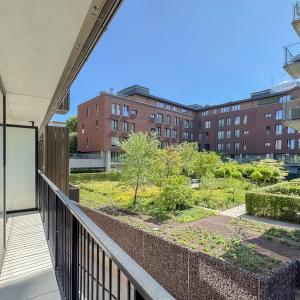 Rez-de chaussée +-145m²,3ch. + terrasse