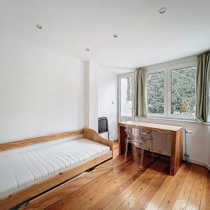 Couronne : Bel appartement de caractère avec jardin meublé