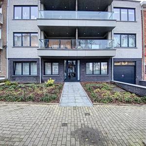 Coghen : Sublime rez-de-chaussée avec jardin