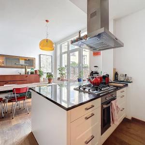 Haut de Saint-Gilles : Rez-de-chaussée avec jardin meublé