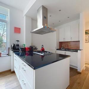 Haut de Saint-Gilles : Rez-de-chaussée avec jardin meublé