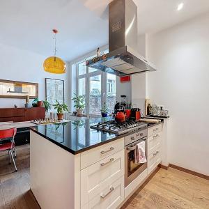 Haut de Saint-Gilles : Rez-de-chaussée avec jardin meublé