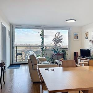 UCL : Lumineux appartement dernier étage avec une terrasse