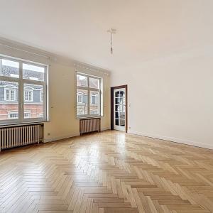 Pl. Brugmann / Châtelain : Bel appartement de caractère 