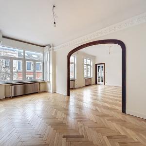 Pl. Brugmann / Châtelain : Bel appartement de caractère 