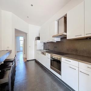 Chatelain : Superbe appartement 2 chambres + balcon