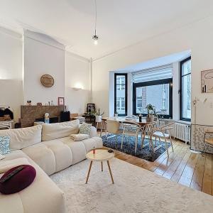 Chatelain : Superbe appartement 2 chambres + balcon