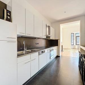 Chatelain : Superbe appartement 2 chambres + balcon