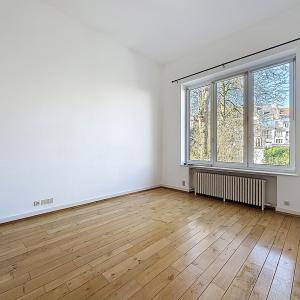 Chatelain : Superbe appartement 2 chambres + balcon