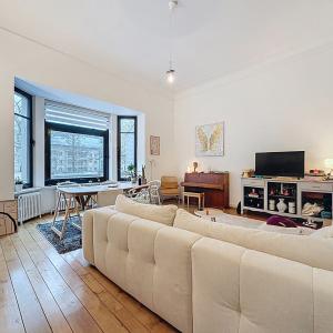 Chatelain : Superbe appartement 2 chambres + balcon