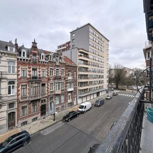 Square Ambiorix : Beau duplex entièrement rénové et meublé